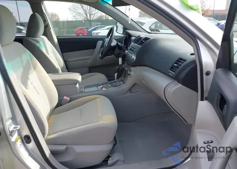 2010 Toyota Highlander Base V6 из США, поврежденный, VIN 5TDZK3EH9AS013149